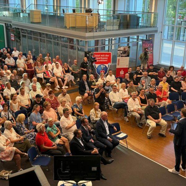 Wahlarena bei der Sparkasse Bürgermeister-Kandidaten stellen sich den Fragen