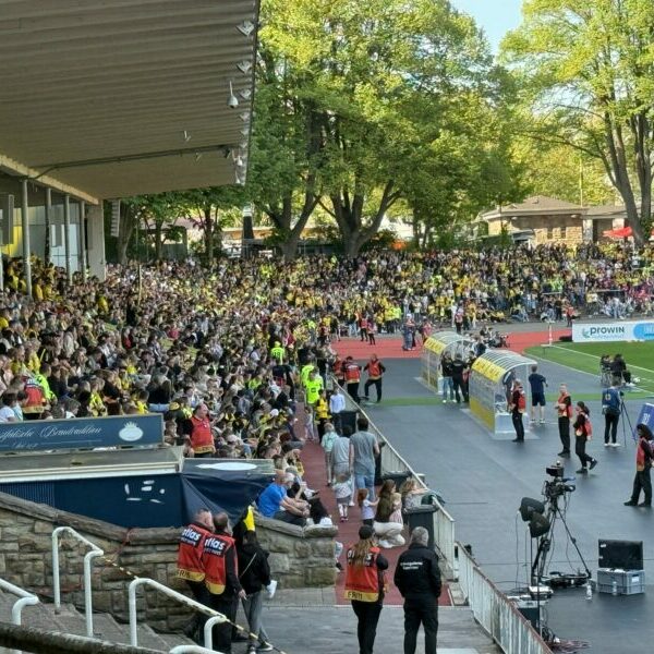 Event-Live gibt erneut „Stell dich ein“ im legendären Stadion Rote Erde