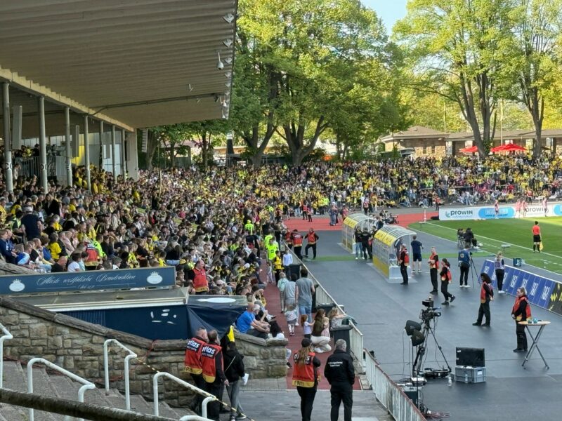 Event-Live gibt erneut „Stell dich ein“ im legendären Stadion Rote Erde